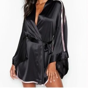 VICTORIA’S Secret Black Kimono Satin Robe Medium/Large